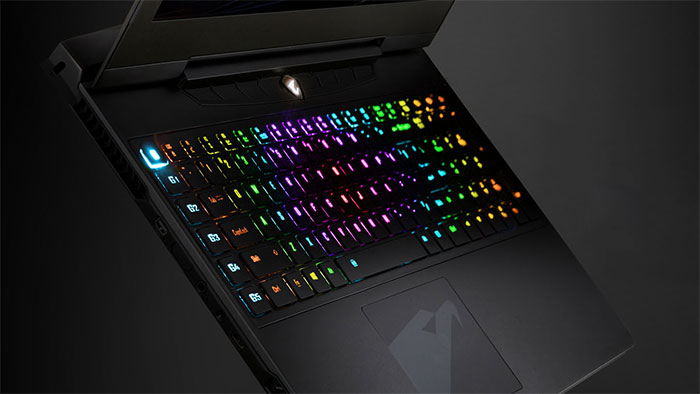Aorus présente le X7 DT et son clavier RVB Fusion