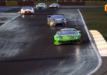 Assetto Corsa. : image tirée du jeu de plusieurs voitures en action