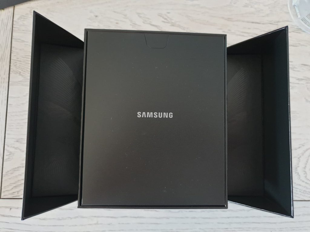 Déballage (unboxing) du Samsung Galaxy Z Fold 2 Le Mag Jeux HighTech