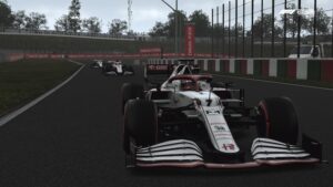 Kimi Räikkönen, Alfa Romeo, devant les Haas à Suzuka