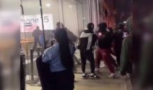 Vidéo. Chaos aux États-Unis : Scène de pillage et de vandalisme dans un magasin d’iPhone à Philadelphie !