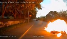 Vidéo. Scène explosive : un motocycliste se transforme en boule de feu roulant lors d’un accident !