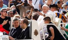 Vidéo. Marseille accueille le pape comme une superstar au Vélodrome !
