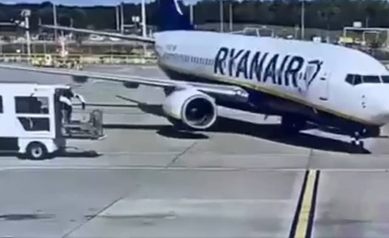 vidéo-crash-avion-ryanair-camion-apt-londres-stansted (1)