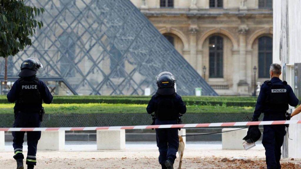 vidéo-évacuation-louvres-alerte-à-la-bombe (1)