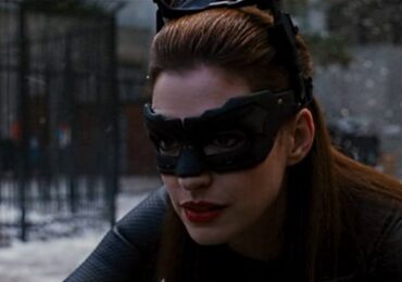 anne-hathaway-black-cat-catwoman