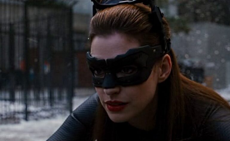 anne-hathaway-black-cat-catwoman