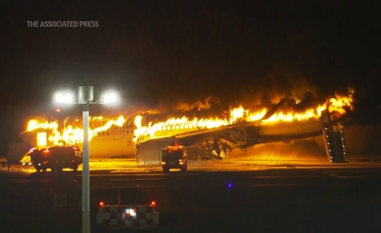 vidéo-avion-en-feu-haneda-japon