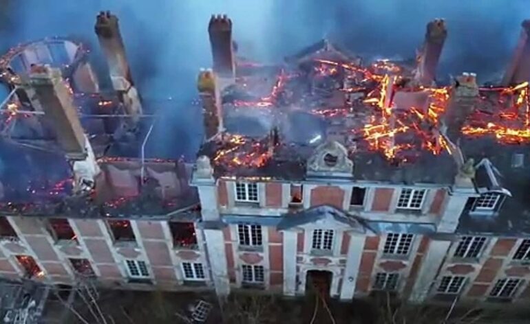 vidéo-chateau-serquigny-incendie-eure (1)