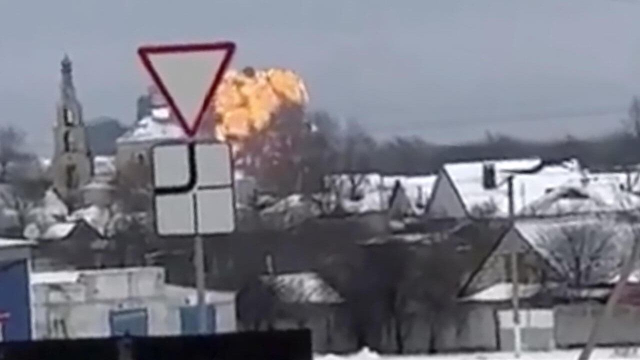 Vid O Ukraine Russie Crash Meurtrier Dun Avion Militaire Russe Pr S De La Fronti Re Le