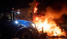 Vidéo. Guingamp : le centre-ville subit la colère des agriculteurs !