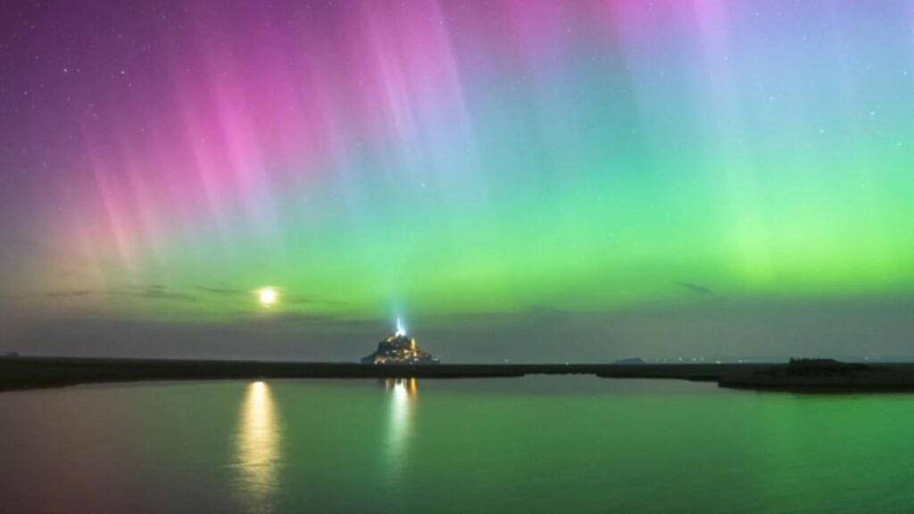 vidéo-aurore-boreale-sur-le-mont-saint-michel