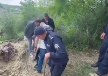 vidéo-sauvetage-homme-enterré-moldavie