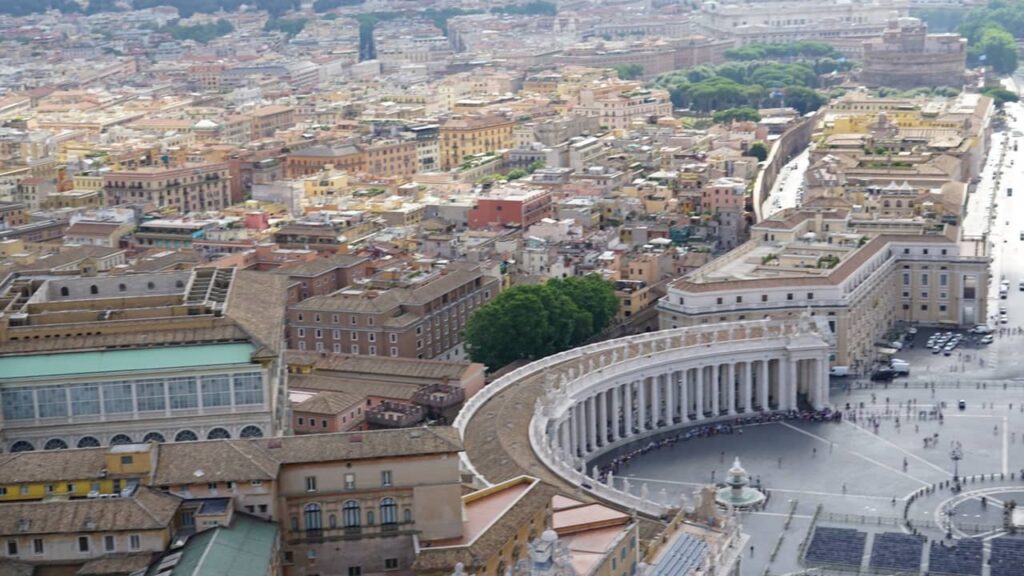 vidéo-rome-place-st-pierre (1)