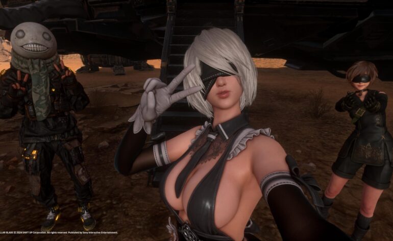 Eve de Stellar Blade avec le costume de 2B de NieR Automata