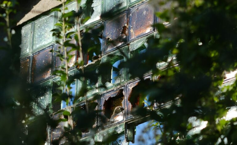 vidéo-maison-en-ruine-squatteurs