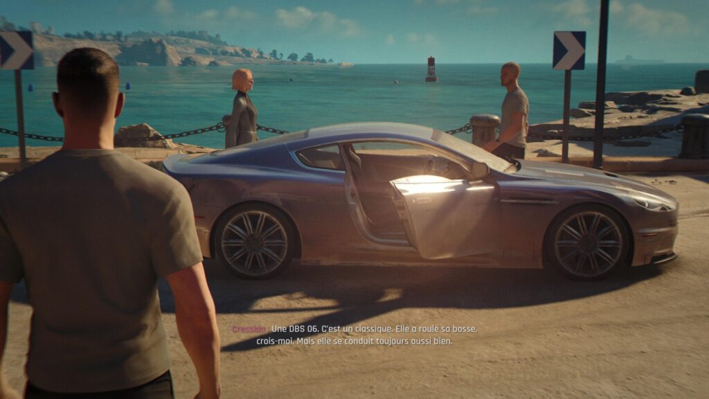 Bond face à une superbe voiture de sport dans 007 First Light