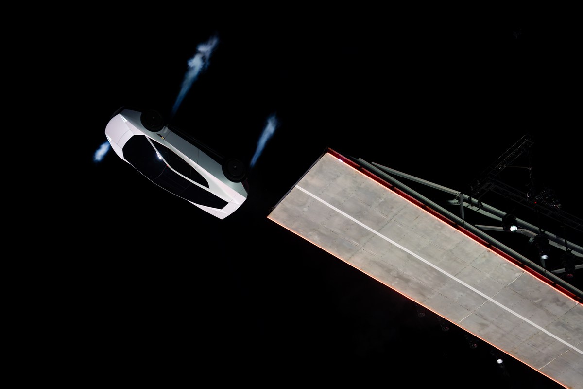 tesla en mode space x